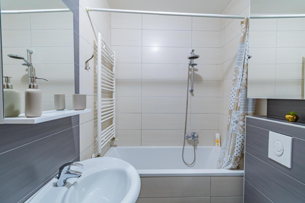 Flexible Selfcheckins 30 - Zagreb - Garage - Electric Vehicle Ccharger - Big Loggia - New - Apartments Repinc 30 Ngoại thất bức ảnh